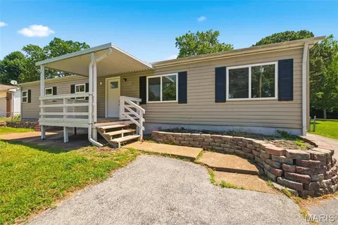 Exterior - 156 Hogan Ave, Pacific, MO 63069 photo 5 of 13