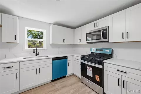 Kitchen - 156 Hogan Ave, Pacific, MO 63069 photo 3 of 4