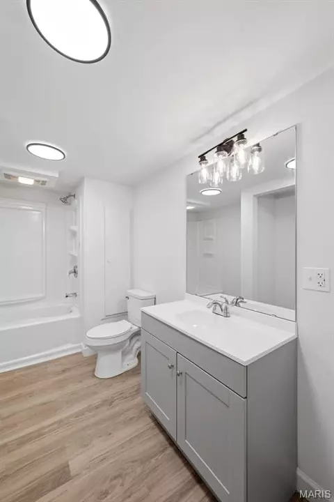 Bath - 156 Hogan Ave, Pacific, MO 63069 photo 1 of 3