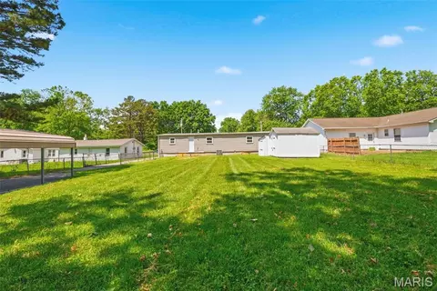 Exterior - 156 Hogan Ave, Pacific, MO 63069 photo 10 of 13