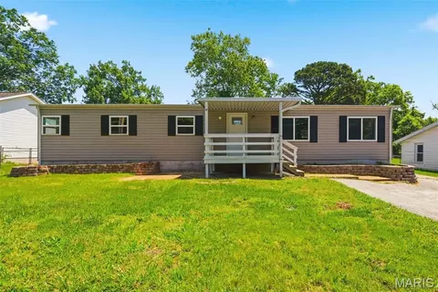 Exterior - 156 Hogan Ave, Pacific, MO 63069 photo 2 of 13