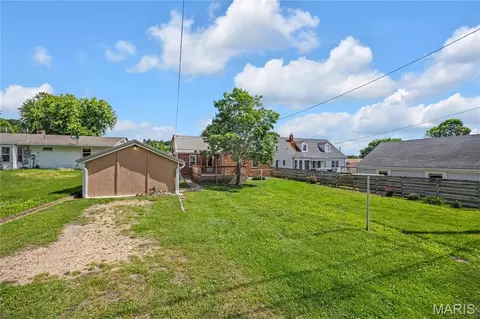 Exterior - 428 W 9th St, Hermann, MO 65041 photo 6 of 9