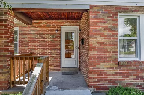 Exterior - 428 W 9th St, Hermann, MO 65041 photo 3 of 9
