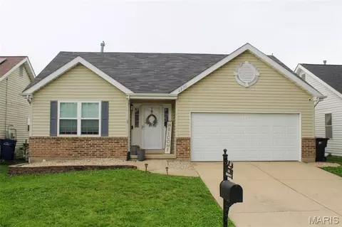 2830 Brookmeadow Dr, Belleville, IL 62221