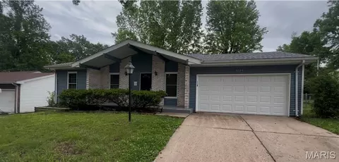 6766 Lesli Mari Ct, Florissant, MO 63033