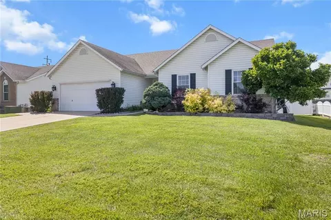 1159 Sunset Green Dr, O'fallon, MO 63366