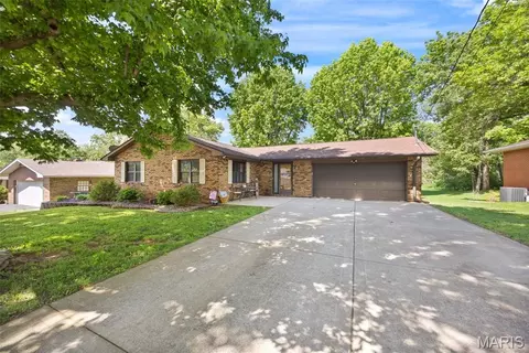 2103 Golfview Dr, Collinsville, IL 62234