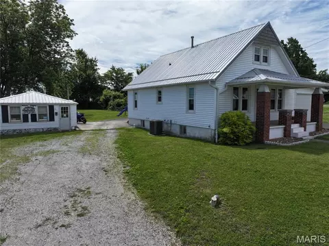 215217 Doerr St, Perryville, MO 63775