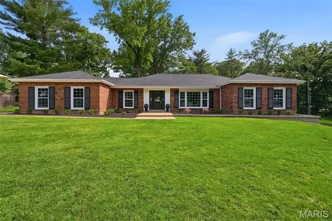 358 Gascony Way, Warson Woods, MO 63122