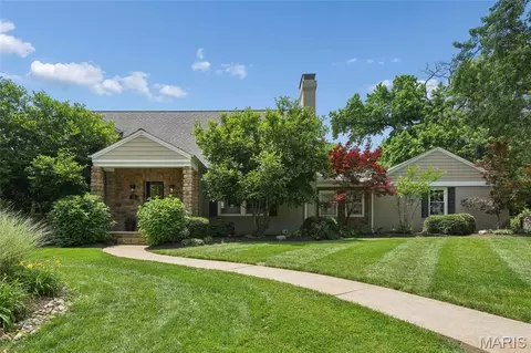 42 Stoneleigh Towers, Olivette, MO 63132