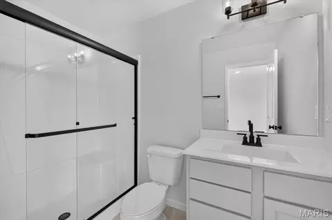 Bath - 507 Mountain Dr, Wright City, MO 63390 photo 2 of 3