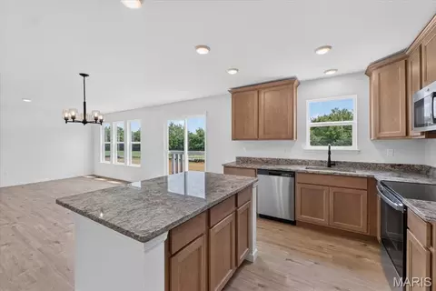 Kitchen - 507 Mountain Dr, Wright City, MO 63390 photo 2 of 2