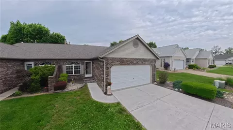2285 Wellington Dr, Belleville, IL 62221