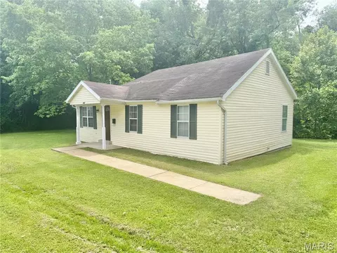 1408 W Congress St, Pacific, MO 63069
