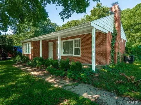 377 N Schlueter Ave, Saint Louis, MO 63135