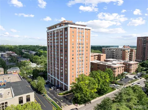710 S Hanley Rd #10B, Clayton, MO 63105