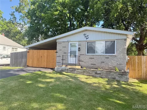 231 Sadonia Ave, Saint Louis, MO 63135