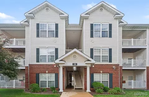 29 Kassebaum Ln #106, Saint Louis, MO 63129
