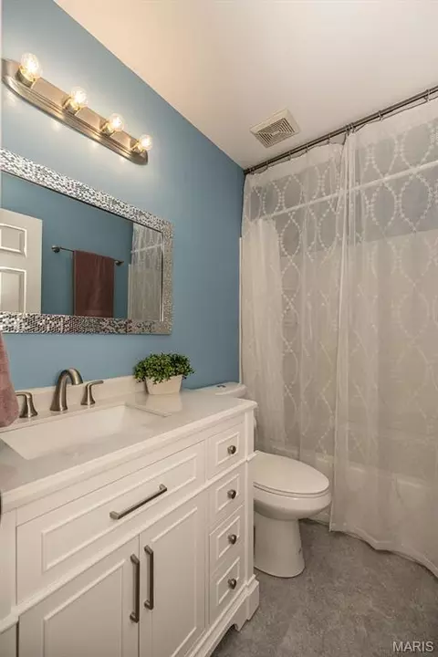 Bath - 831 Legends View Dr, Eureka, MO 63025 photo 3 of 4
