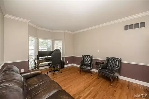 Living - 831 Legends View Dr, Eureka, MO 63025 photo 2 of 2