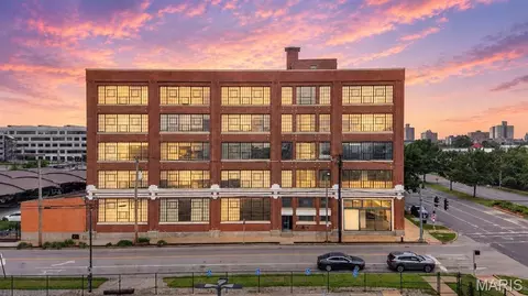 4100 Forest Park Ave #424, Saint Louis, MO 63108