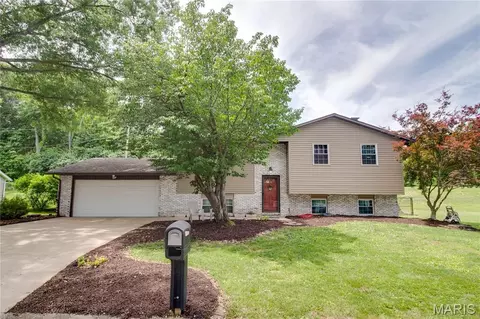 5204 Pin Oak Dr, Alton, IL 62002