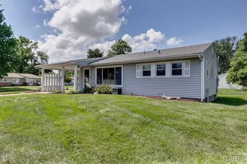1350 Charbonier Rd, Florissant, MO 63031
