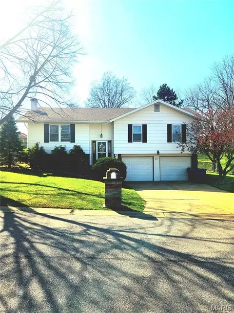 12 Spring Wood Dr, Saint Peters, MO 63376