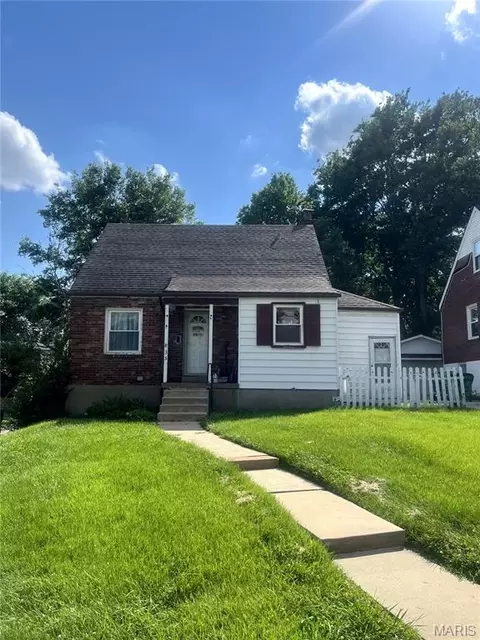 2835 Dunkirk Dr, Saint Louis, MO 63119