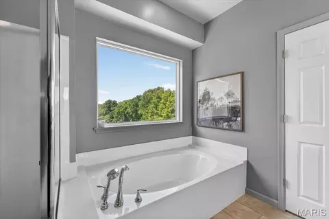 Bath - 215 Cobblefield Ct, Wildwood, MO 63011 photo 3 of 5