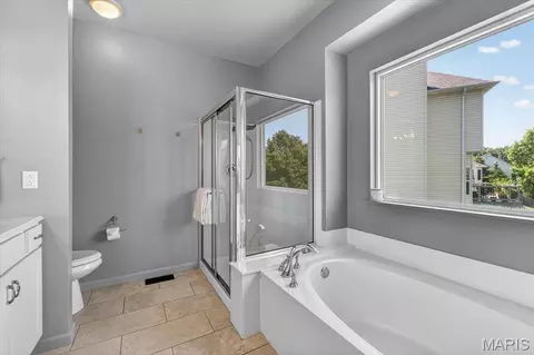Bath - 215 Cobblefield Ct, Wildwood, MO 63011 photo 2 of 5