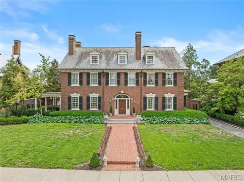 42 Westmoreland Pl, Saint Louis, MO 63108
