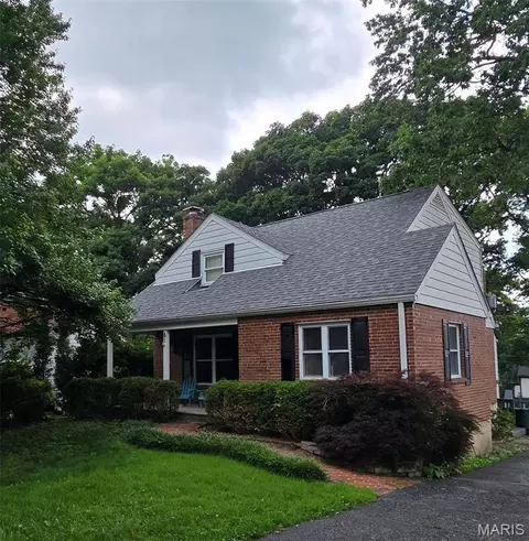 81 Heatherbrook Ln, Kirkwood, MO 63122