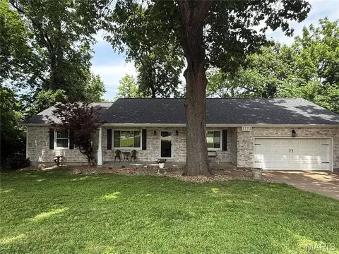 3772 Three Oaks Ln, Bridgeton, MO 63044