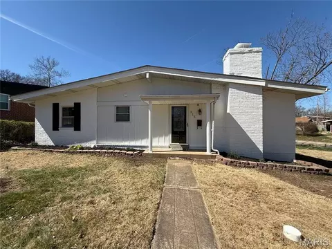 515 Crestvale Dr, Rock Hill, MO 63119