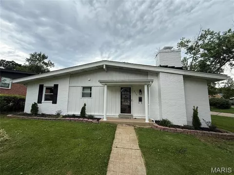 515 Crestvale Dr, Rock Hill, MO 63119