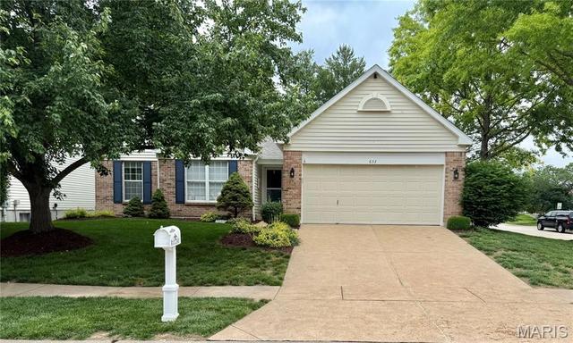 633 Lind Rd, Saint Louis, MO 63125