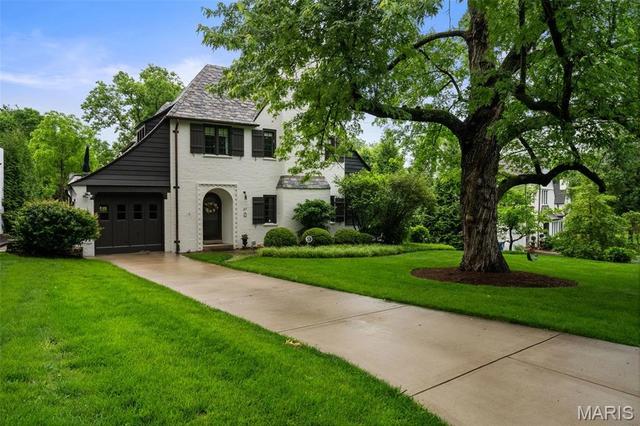 27 Ridgetop Dr, Richmond Heights, MO 63117