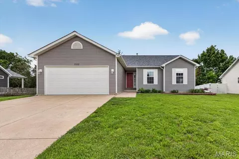 2332 Garden Ln, Festus, MO 63028