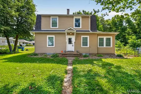 9122 Delphine Ave, Saint Louis, MO 63114