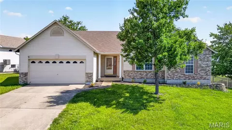 1359 Sunview Dr, O'fallon, MO 63366