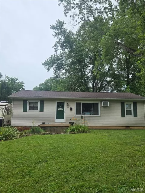 214 Oak St, Farmington, MO 63640