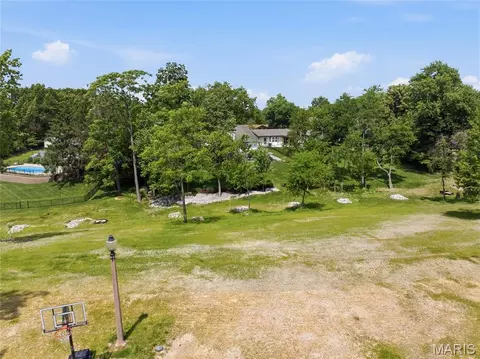 3 Summit Sta, Saint Charles, MO 63303