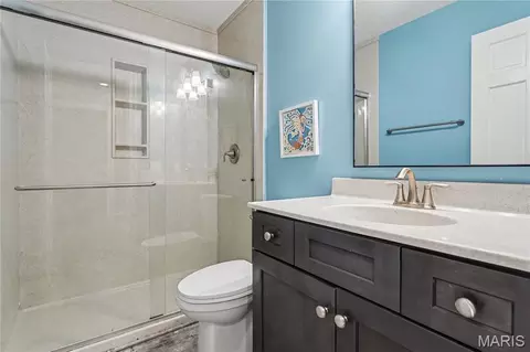 Bath - 5522 Bourbeuse Cmn #4, Weldon Spring, MO 63304 photo 3 of 5