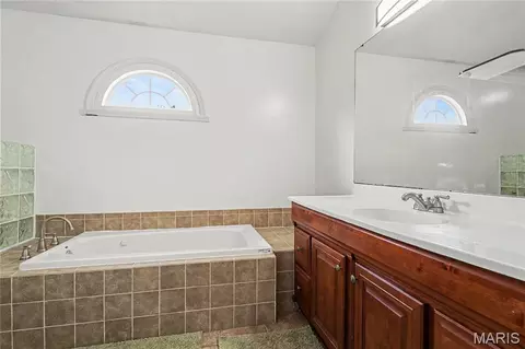 Bath - 5522 Bourbeuse Cmn #4, Weldon Spring, MO 63304 photo 1 of 5