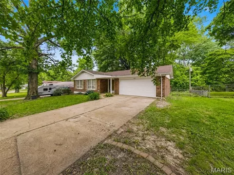 Exterior - 1219 Hobson Dr, Ferguson, MO 63135 photo 3 of 12