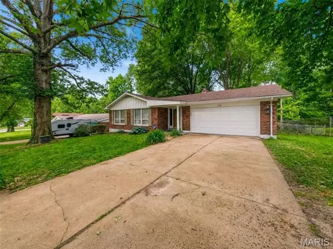 Exterior - 1219 Hobson Dr, Ferguson, MO 63135 photo 4 of 12