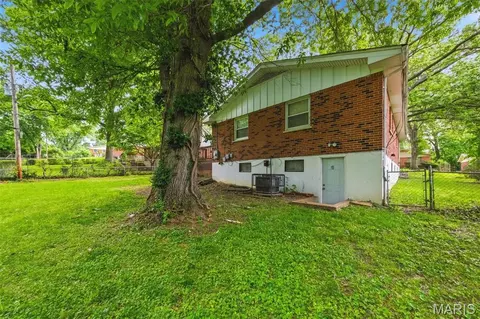 Exterior - 1219 Hobson Dr, Ferguson, MO 63135 photo 7 of 12