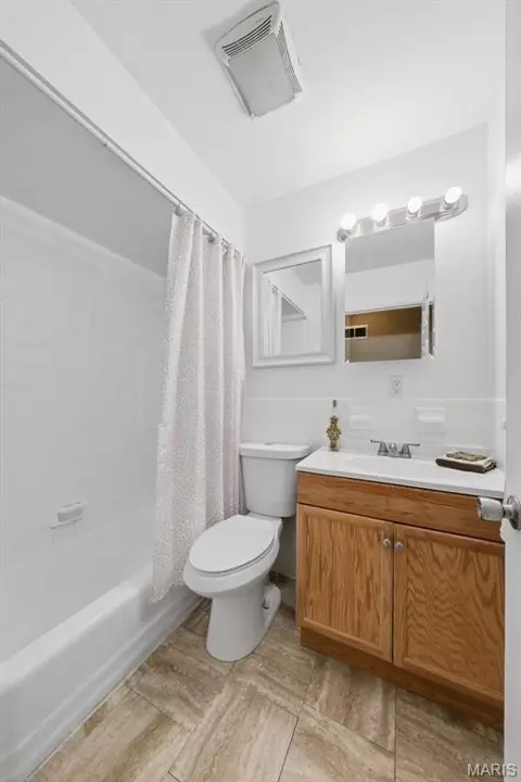 Bath - 1219 Hobson Dr, Ferguson, MO 63135 photo 2 of 2