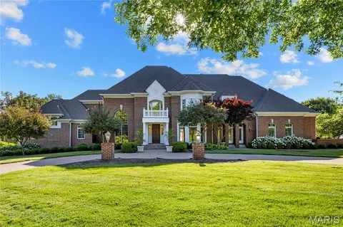 41 Manderleigh Est, Frontenac, MO 63131